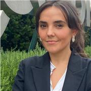 Profesora de Matemáticas desde primaria hasta bachiller y además con conocimientos en economía y finanzas.